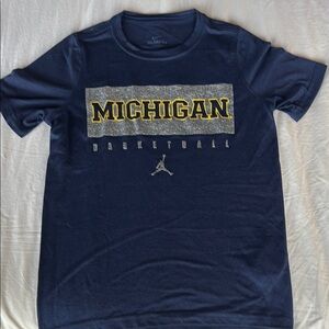 Nike Jordan Michigan Basketball Navy Tee. Dri-Fit. Boys size Small
